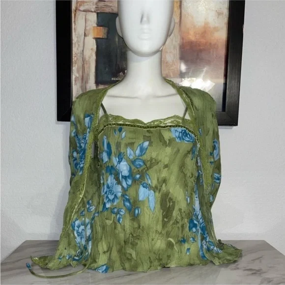 Green Floral Women's Top - Picture 8 of 10